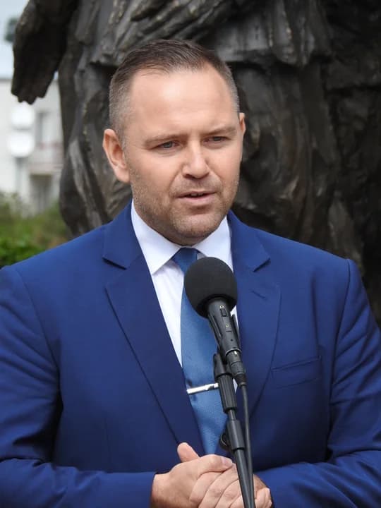 Prokuratura stawia zarzuty. Obywatel Ukrainy groził prezydentowi IPN