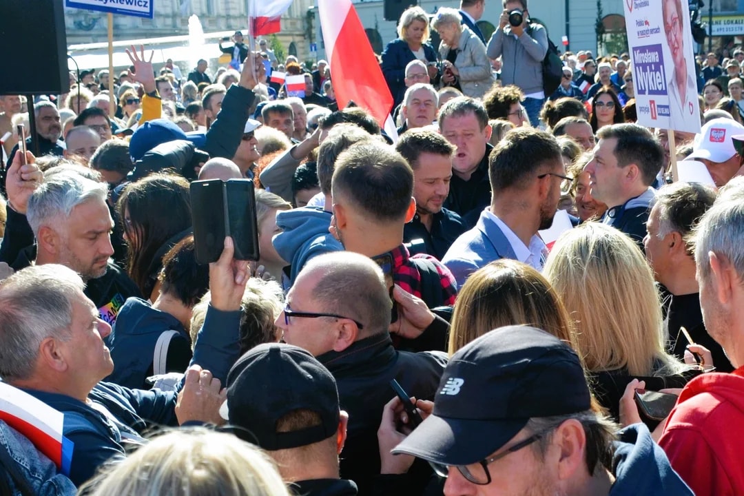Rezygnacje w warszawskim ratuszu. Prezydent Trzaskowski zapowiada zmiany